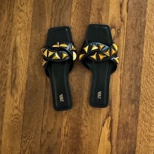 STUDDED FLAT SANDALS